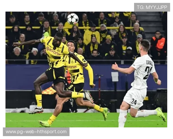 多特蒙德阵型前压形成围攻